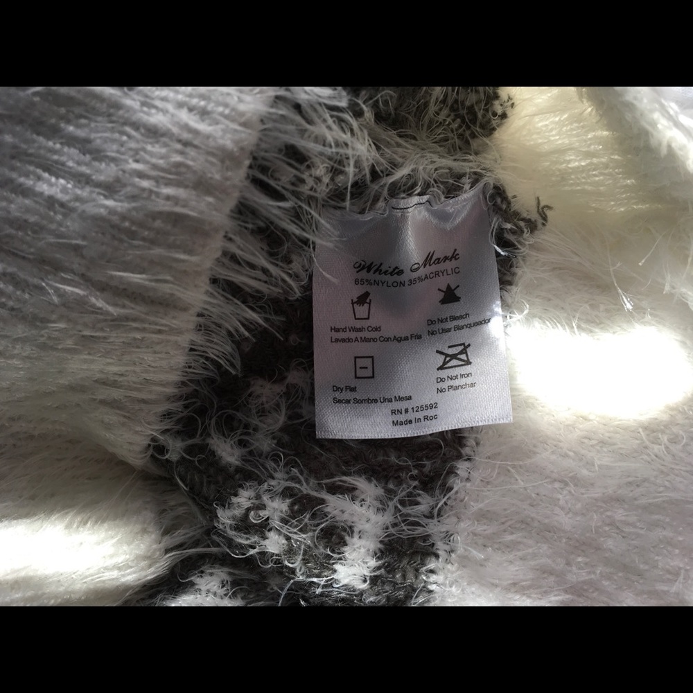 Fluffy sweater - Picture 6 of 6